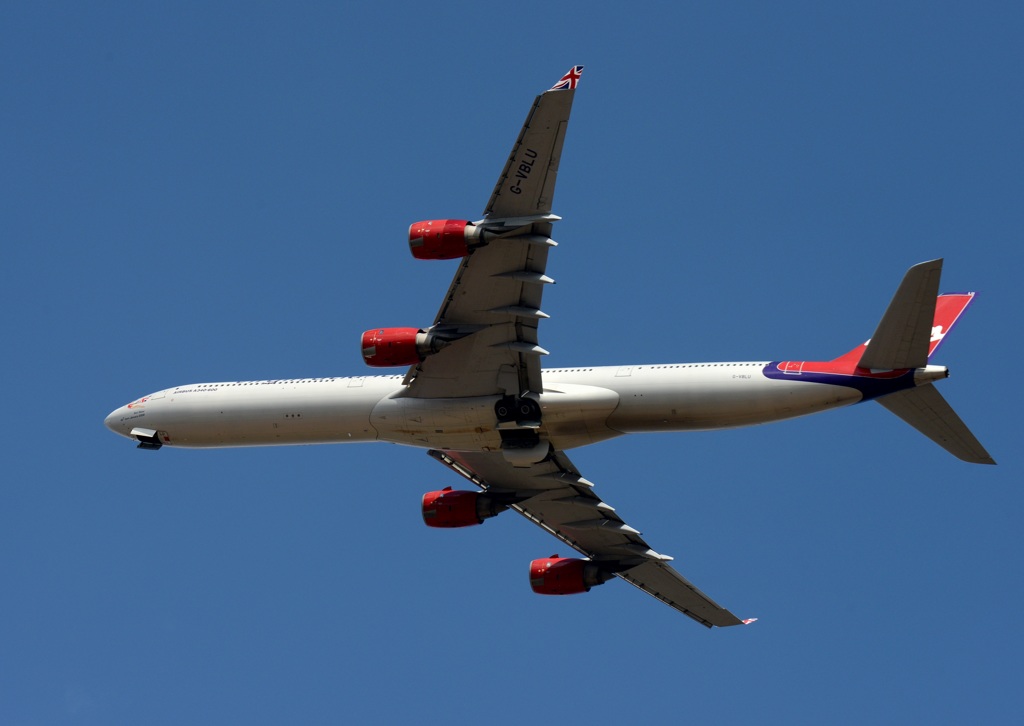 離陸 virgin A340-642