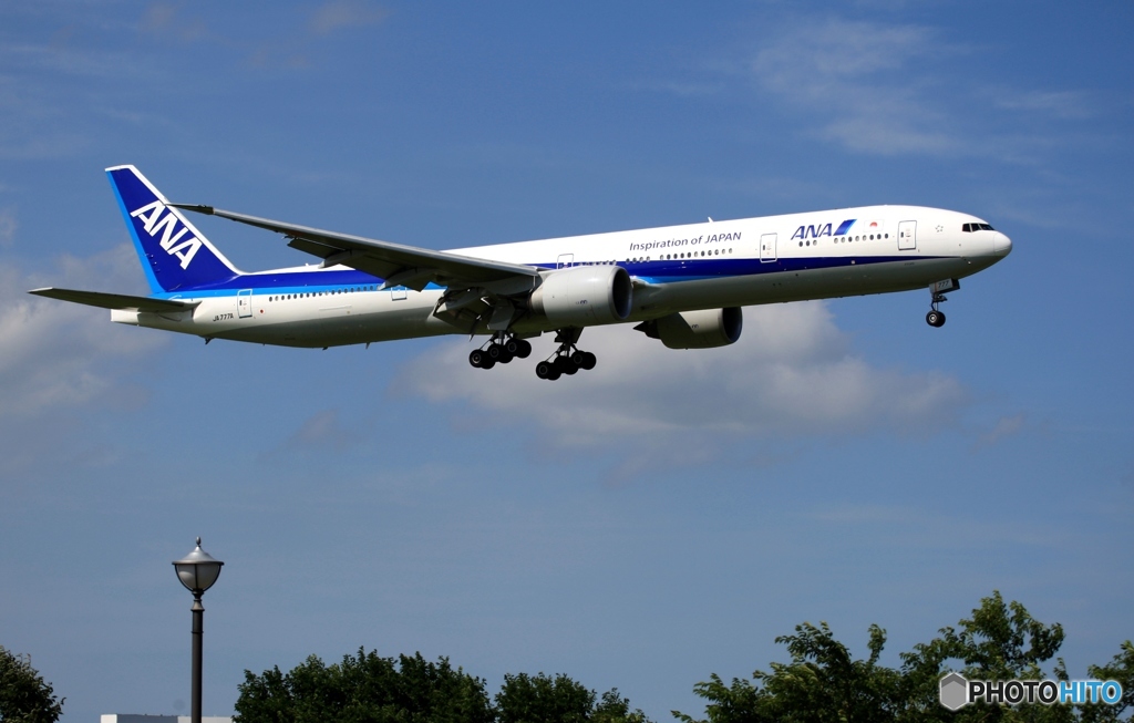 ANA 777-300ER 到着　