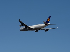 Lufthansa A340-313 