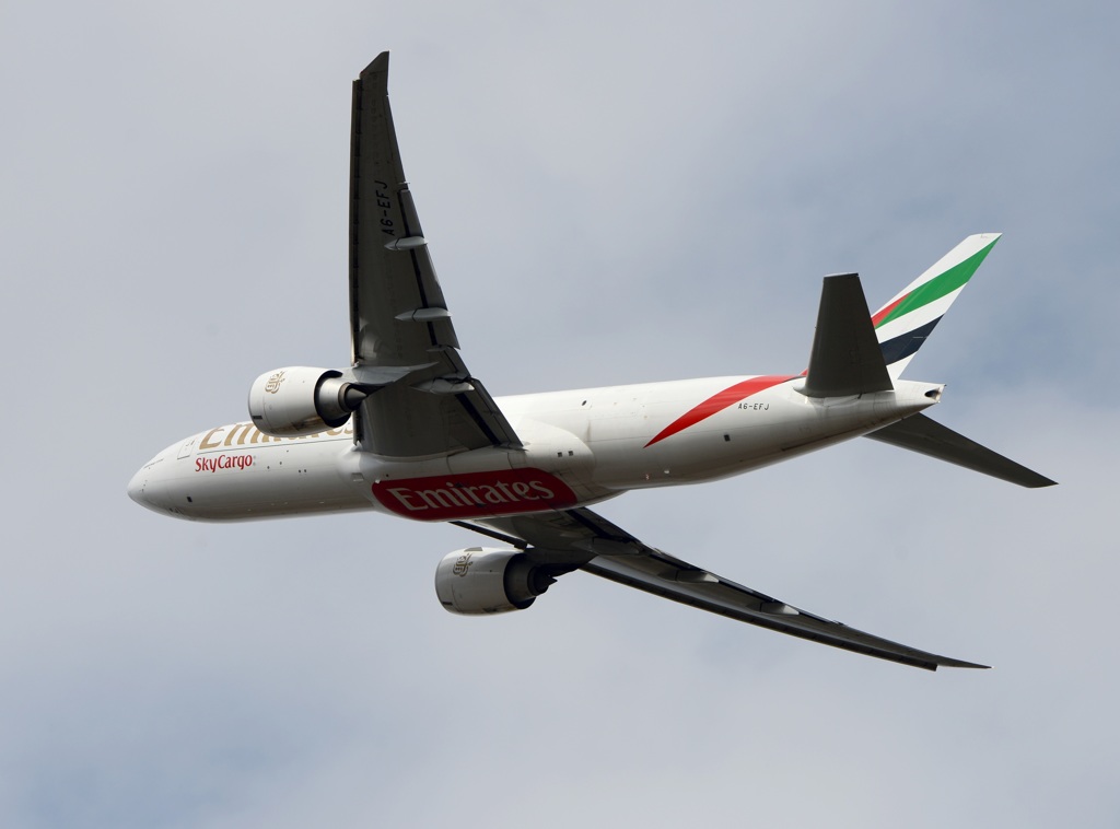 飛び立ち  Emirates Cargo 777-F1H 