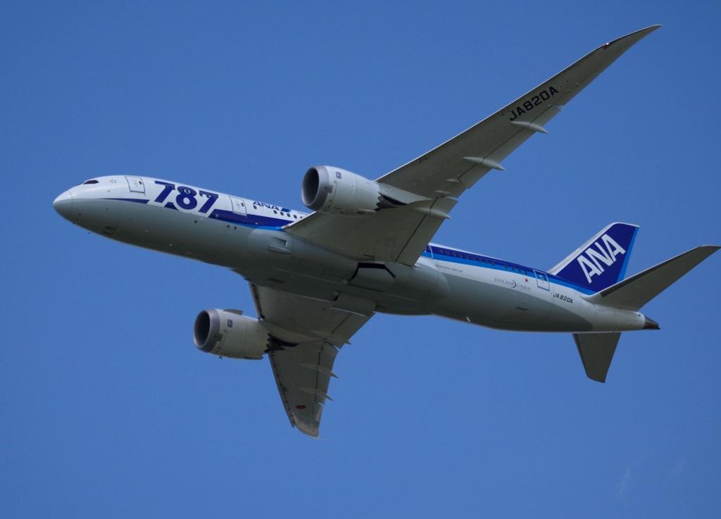 出発　ANA 787-8
