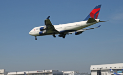 着陸 Delta 747-400 N665US