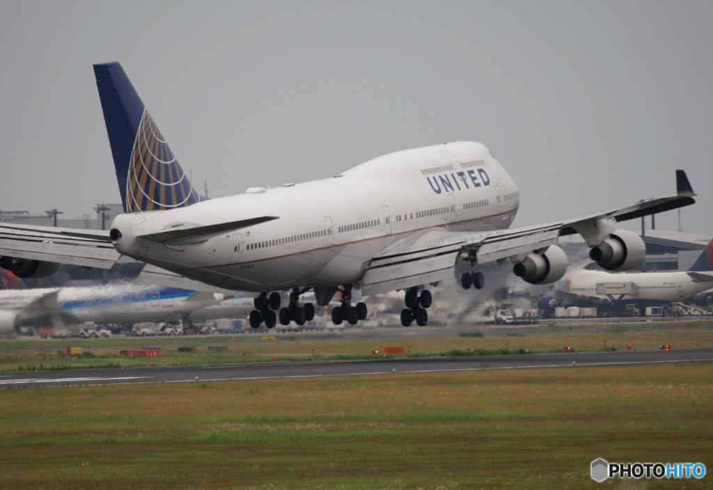 曇り UNITED 747-400 