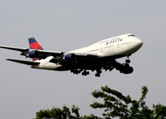 DELTA 747-400 到着　
