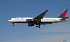Delta 777-232 N861DA  着地前 