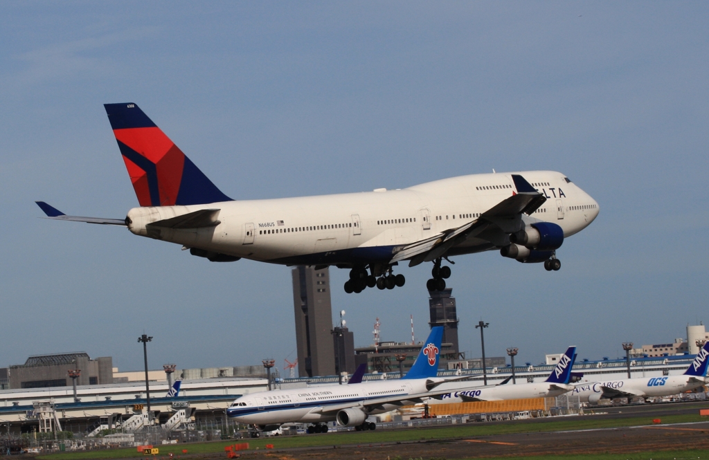 ７４７ジャンボ機 Delta 着陸　