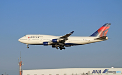 DELTA 747-400 N669US 到着 