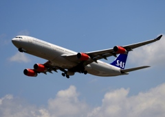 離陸　SAS A340-300