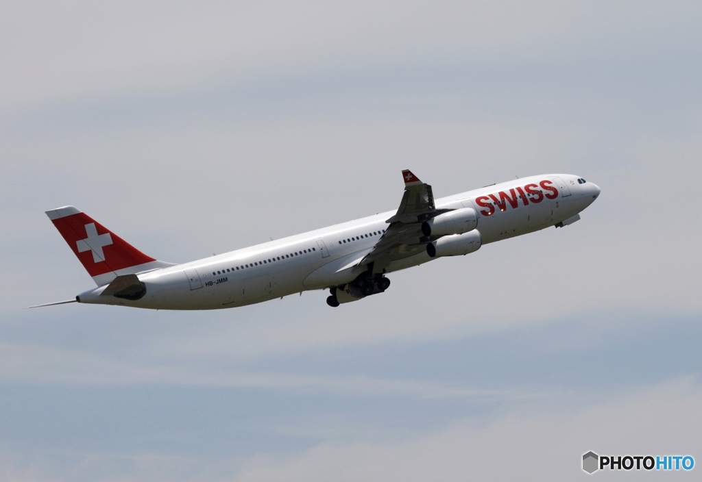 SWISS A340-313 出発　