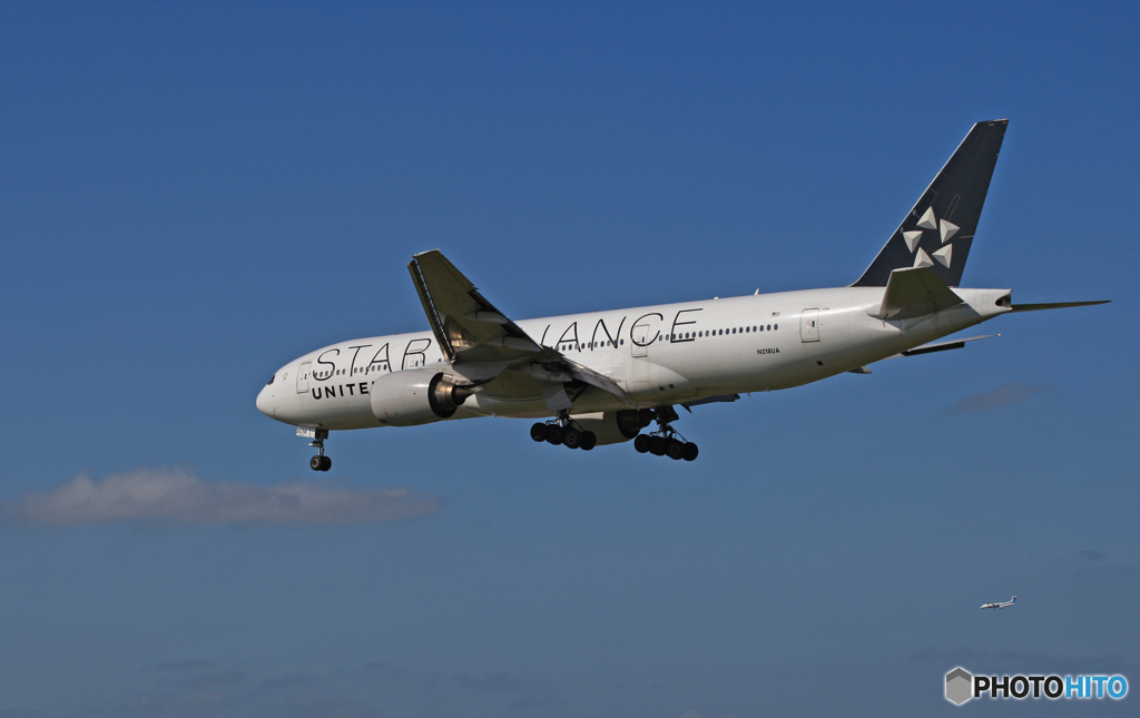 [青い空]　United  STAR 777-222 N218UA