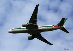 Alitalia 777-243 EI-ISO 飛び立ち　