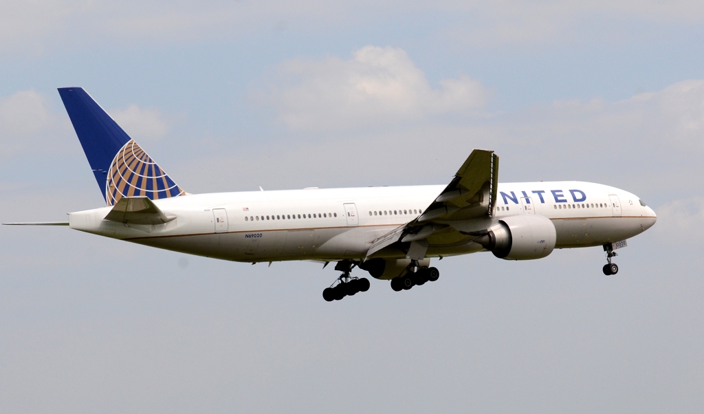 着陸（65）United 777-224 