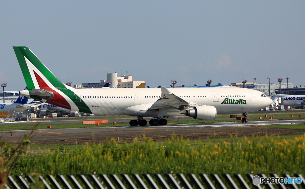 飛び立ち ALITALIA A330-202 EI-EJG