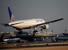UNITED 777-222 着陸