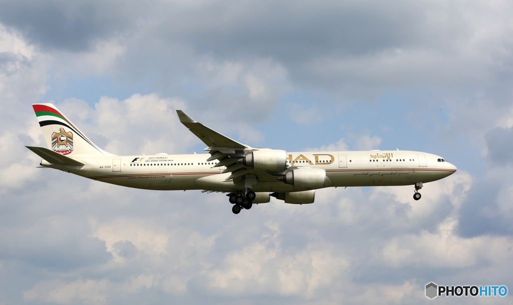 到着  ETIHAD A340-500 