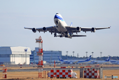 [青い空]　NCA 747-400F JA05KZ