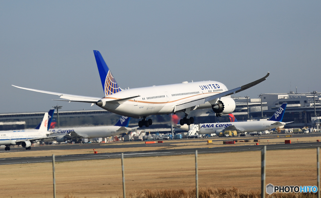 到着 UNITED 787-9 N27957