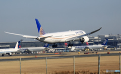 到着 UNITED 787-9 N27957