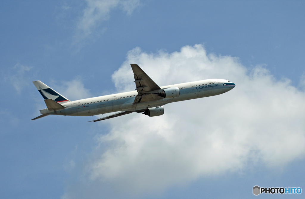 飛び立ち　CATHAY 777-367 B-HNJ