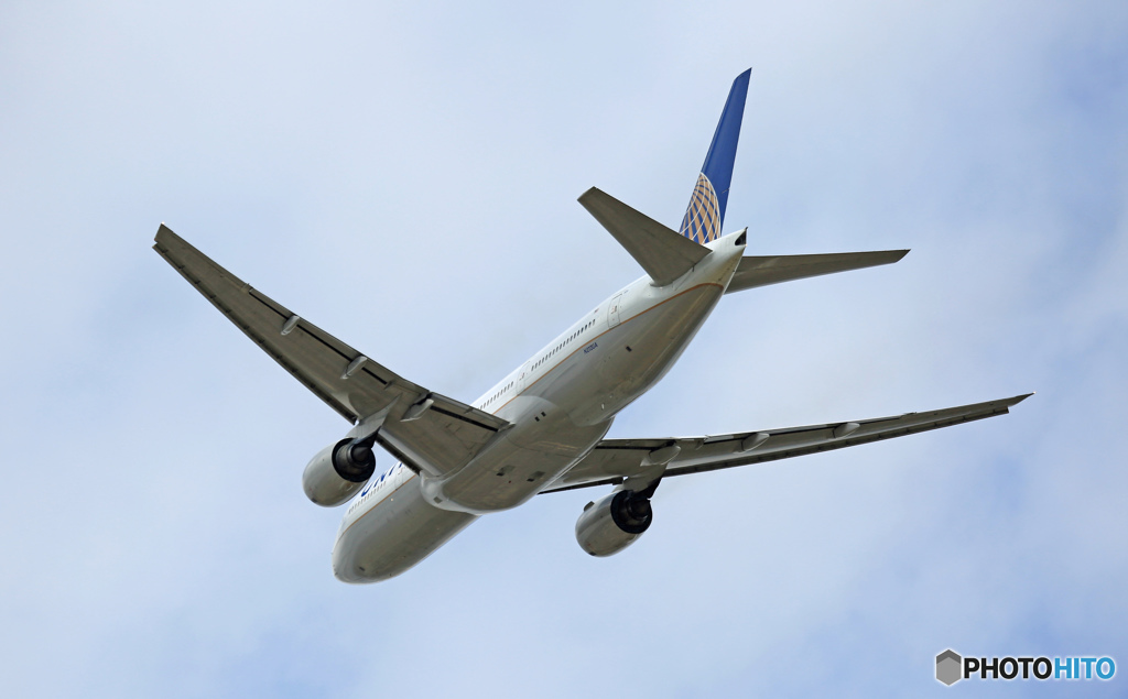 飛び立ち　UNITED 777-222 N212UA