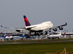 着陸　Delta 747-400