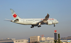 到着 AIR CANADA C-GHPU