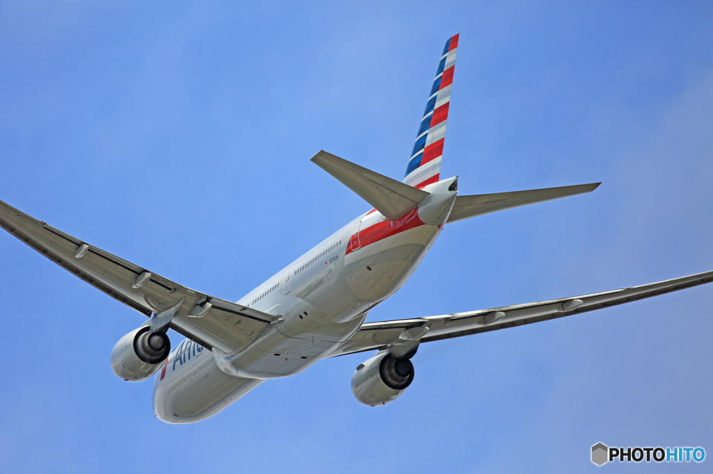 飛び立ち　American 777-223 N752AN