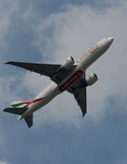 離陸（153）Emirates 777 