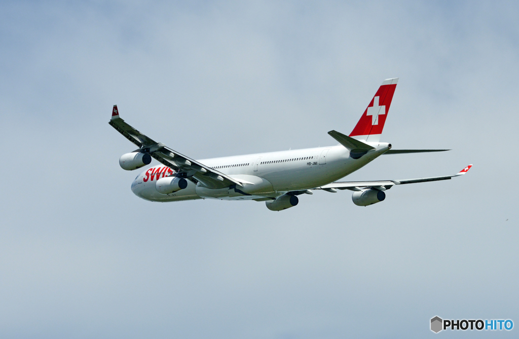出発 SWISS A340-313 HB-JMI