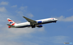 [青い空]　British 777-236 G-YMMK