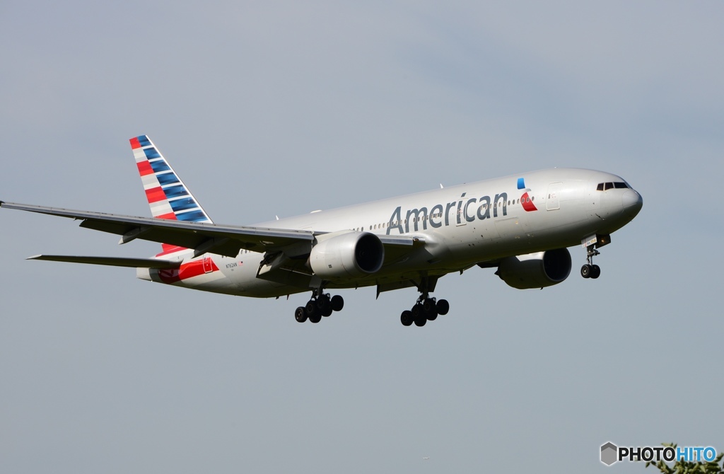 着陸　American 777-223