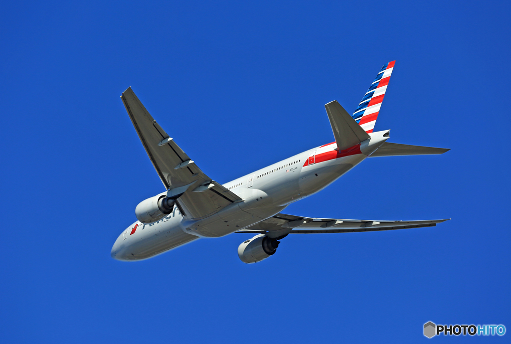 「青空」 American 777-223 N752AN飛び立ち 