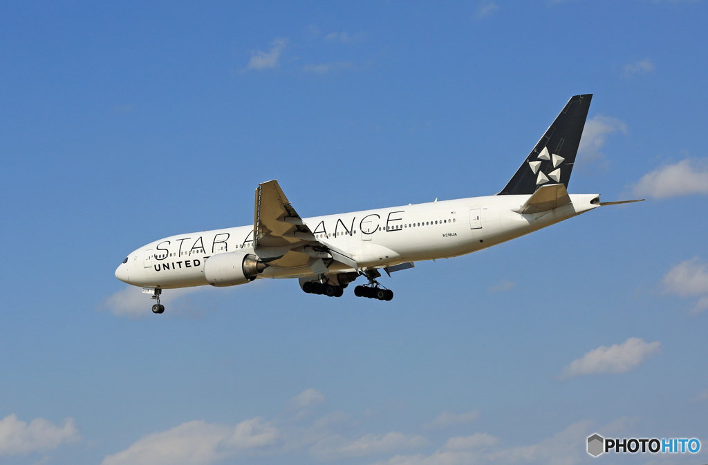 着陸 UNITED STAR 777-222 N218UA 「スカイ」