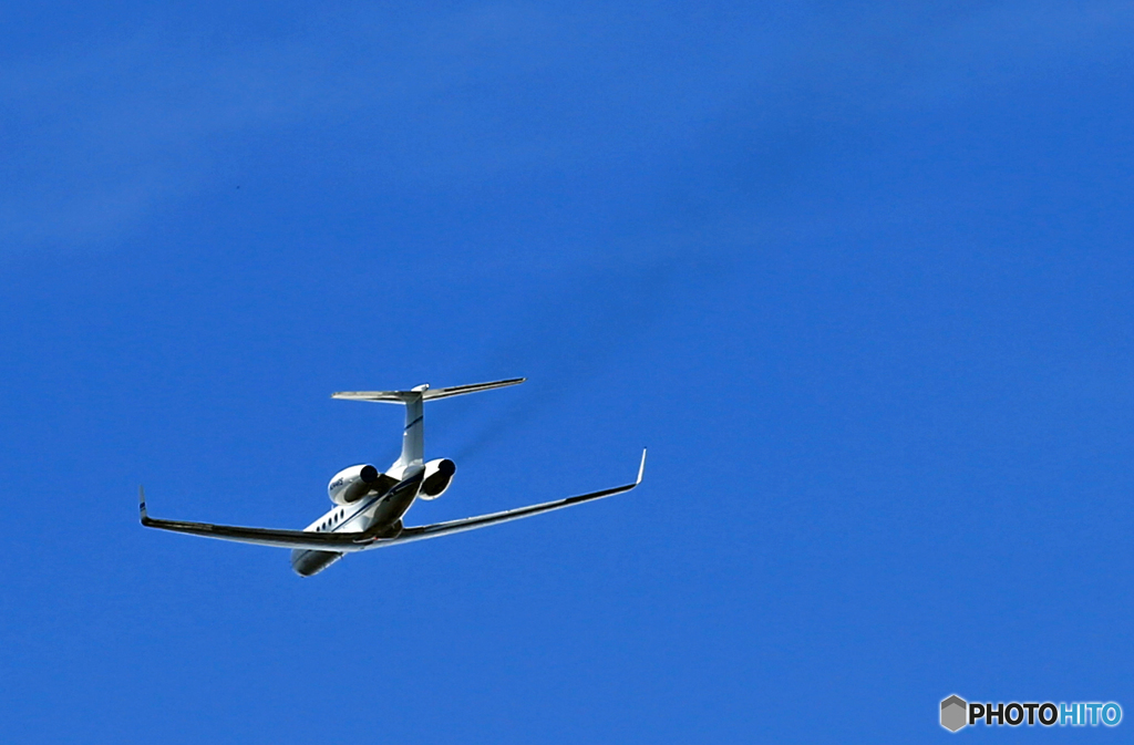 「青空」　小型機ガルフストリーム　飛び立ち