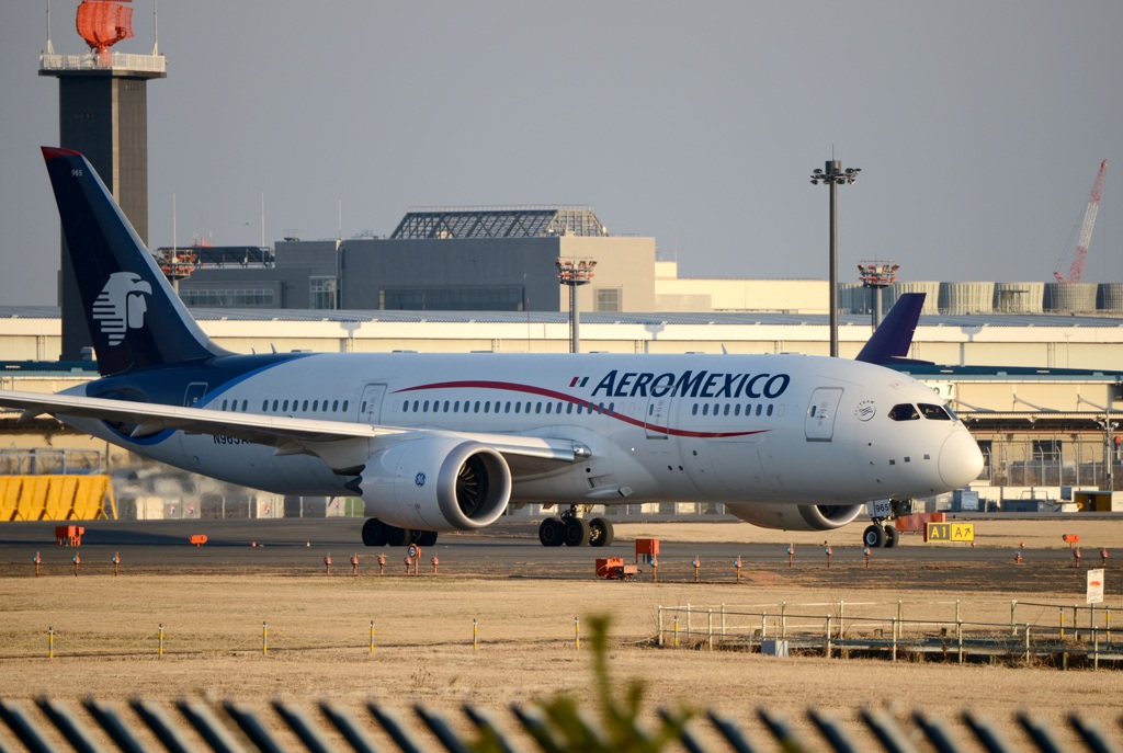 AEROMEXICO 787-8 出発