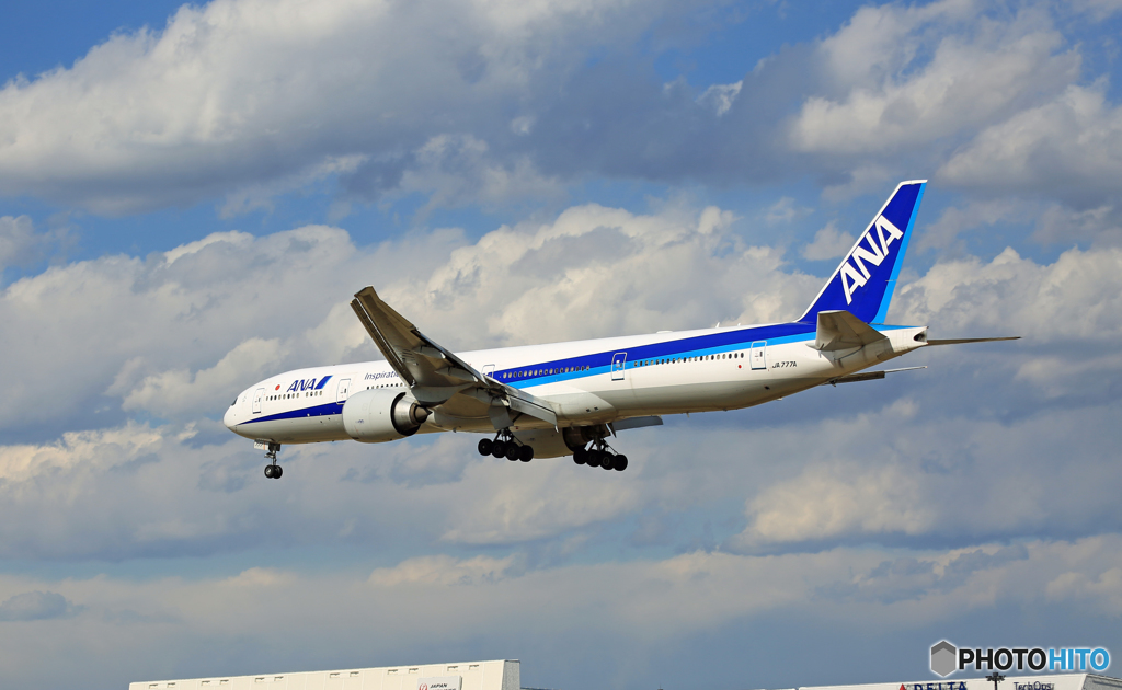 「SKY」 ANA 777-381 JA777A Landing