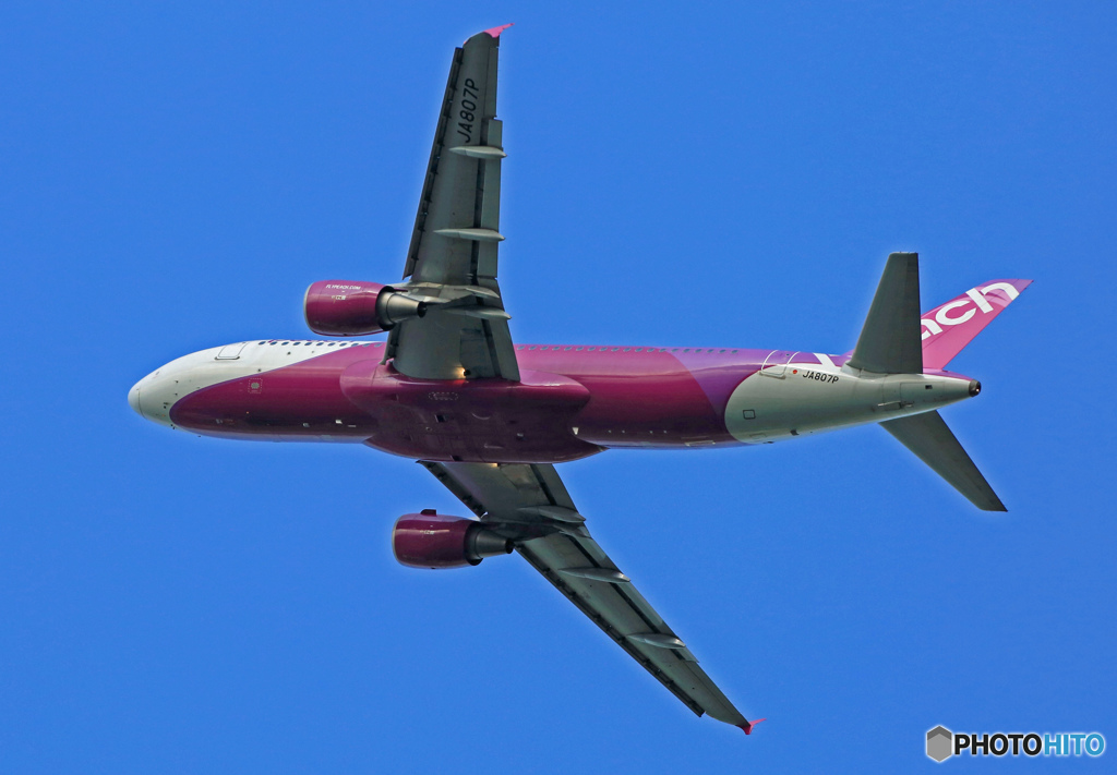 出発　peach A320-200 JA807P