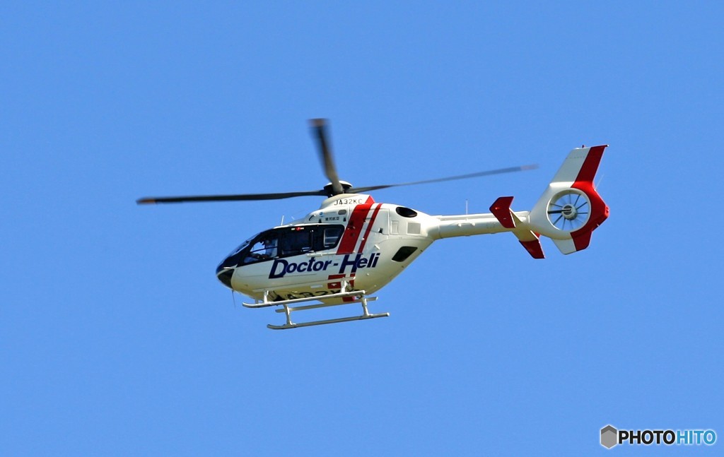 [青空]　Doctor Heli東邦 EC-135 JA32KC