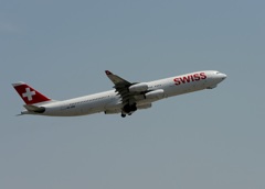 SWISS A340-313 出発