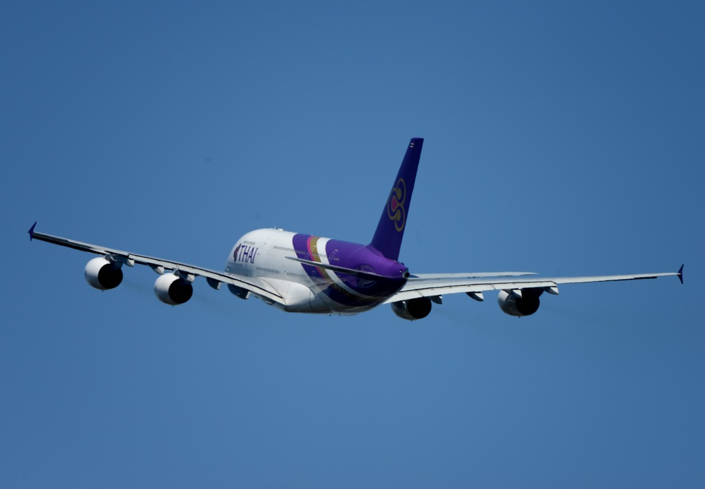 飛び立ち THAI A380-841