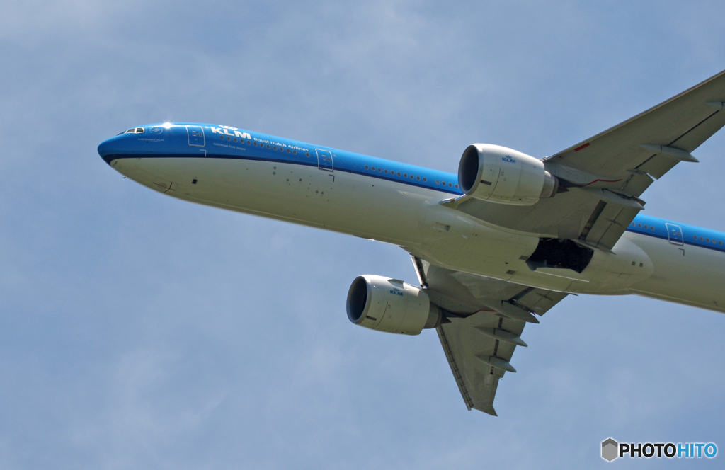 飛び立ち KLM 777-306 PH-BVP