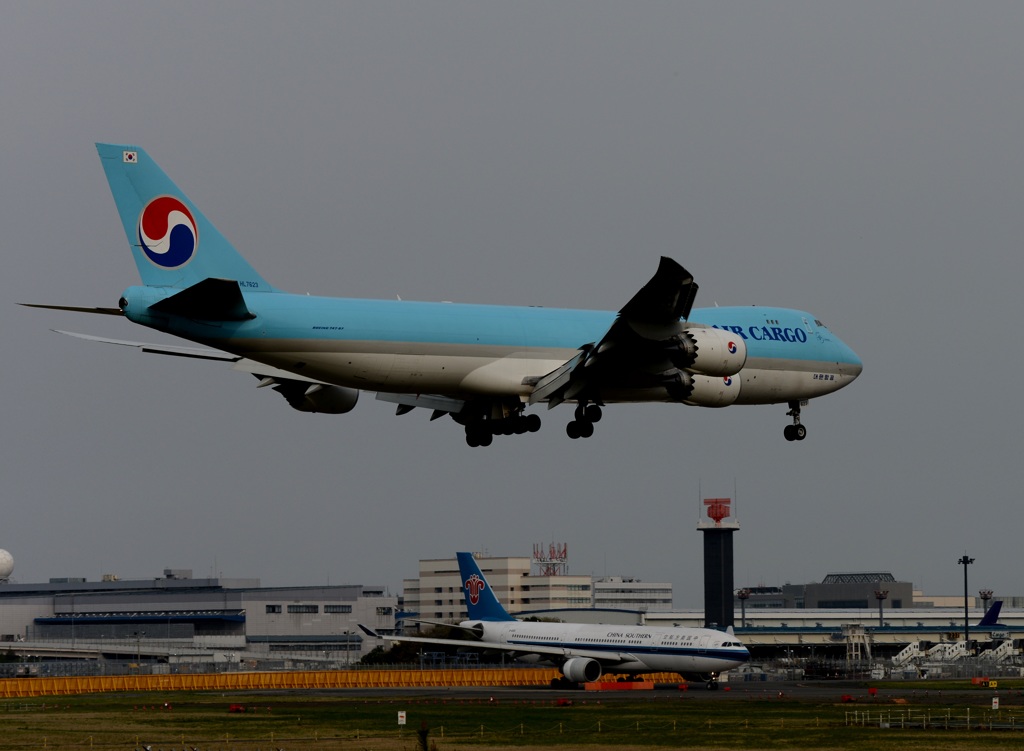 KOREAN 747-8F 到着　