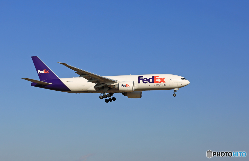 「ぶるー」FedEx 777-FS2 N887FD着陸