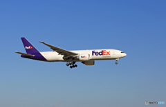 「ぶるー」FedEx 777-FS2 N887FD着陸