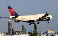 到着　DELTA 747-400