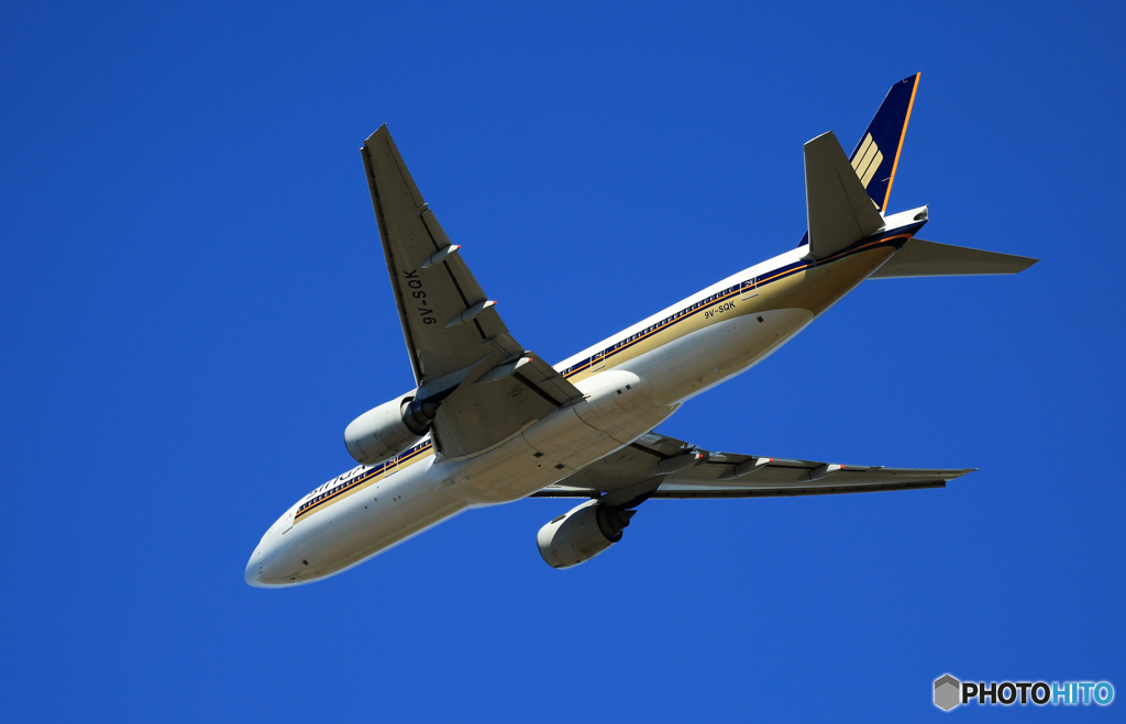 「ぶるー」 Singapore 777-212 9V-SQK