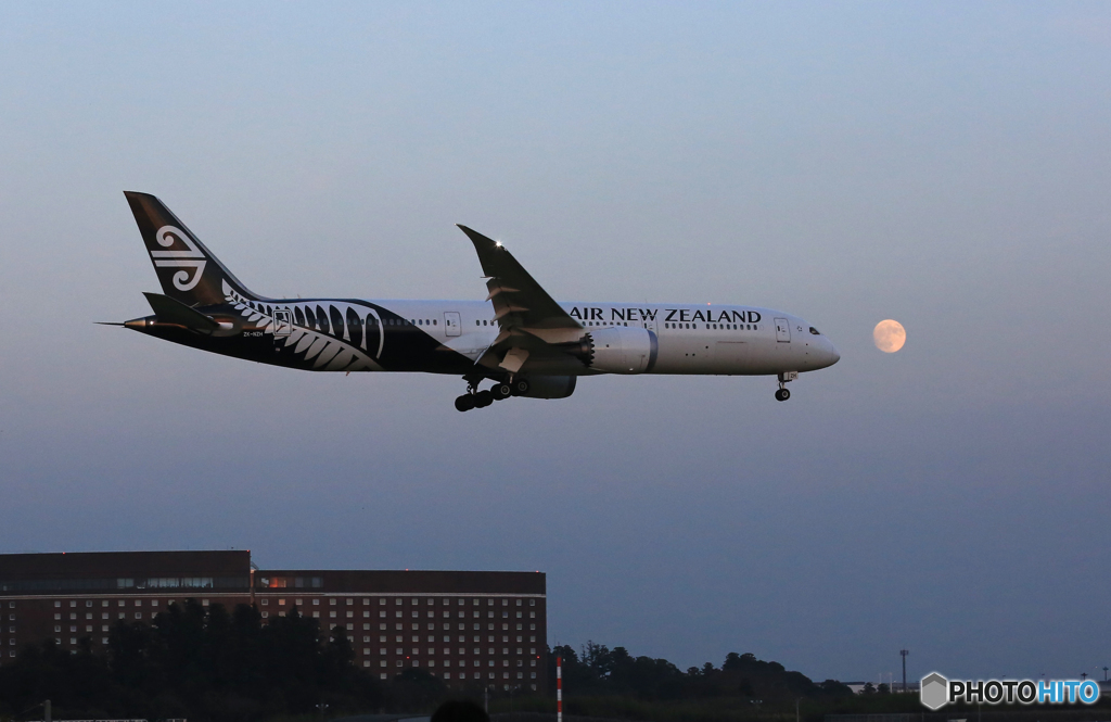 「スーパームーンの頃」Air New Zealand B787-9 ZK-NZH