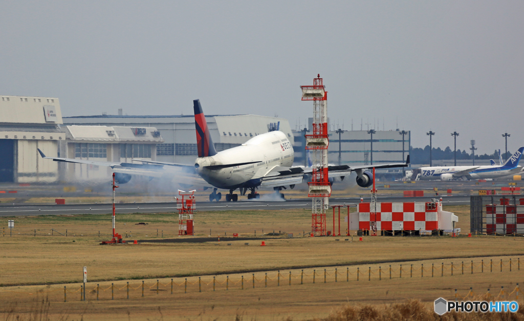DELTA 747-400 N670US 到着 