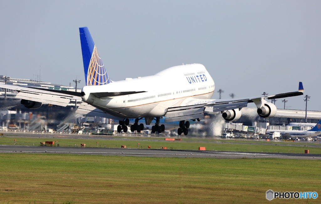 UNITED B747-400 N121UA 到着　