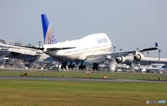 UNITED B747-400 N121UA 到着　